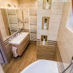modern barna bézs fürdőszoba